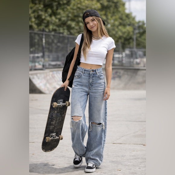 Pull & Bear Y2K Wide Leg Jeans Size 4 Low Rise Distressed (baggy light wash) - Picture 3 of 7